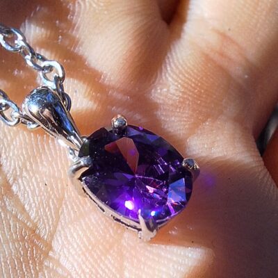 Collier pendentif argenté avec pierre violette - Bijou artisanal en acier inoxydable