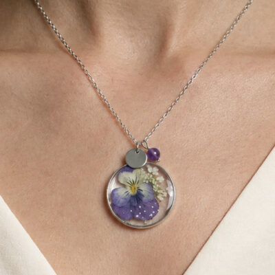 Collier en acier inoxydable avec fleurs séchées de Pensée violette et pierre naturelle d'améthyste