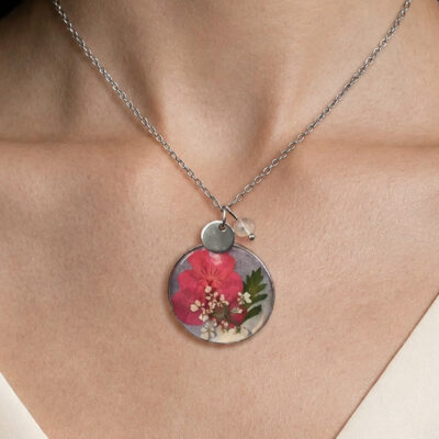 Collier en acier inoxydable avec fleurs séchées de Pensée rose et pierre naturelle de Citrine