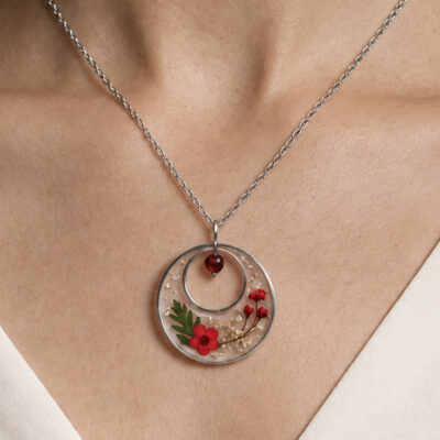 Collier en acier inoxydable argenté avec fleurs séchées de Spirée et pierre naturelle d'Agate rouge