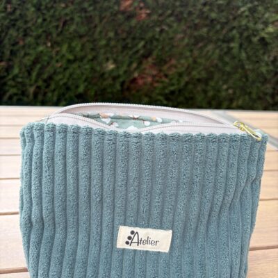 Petite trousse de toilette en velours vert
