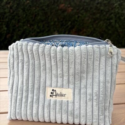 Petite trousse de toilette en velours vert sauge
