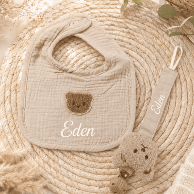 bavoir ourson et attache tétine beige