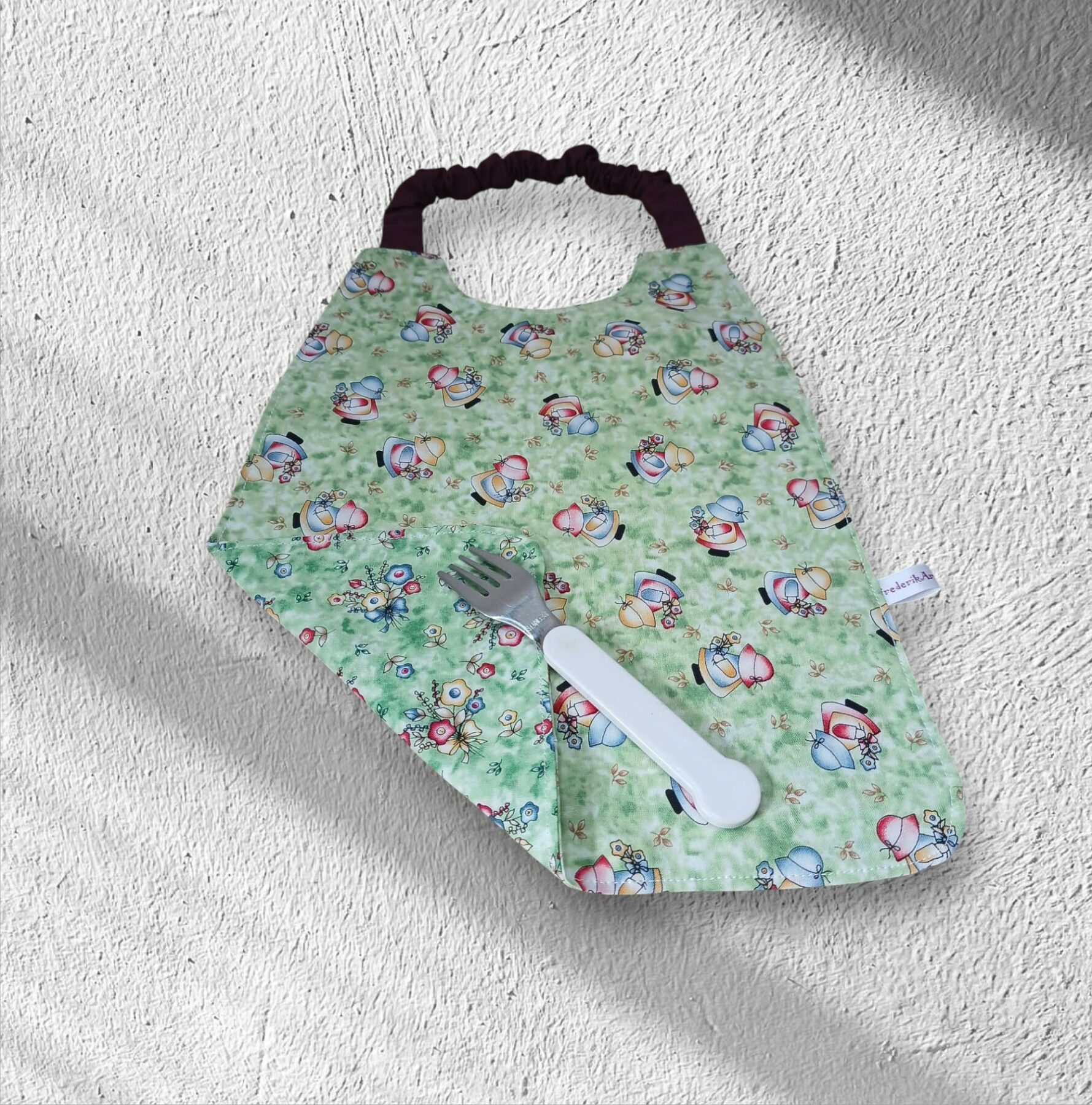 Serviette de table enfant réversible, bavoir maternelle, modèle au choix – Image 3