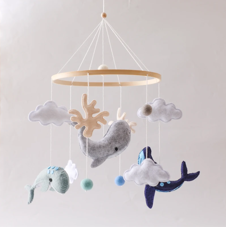 Mobile pour chambre de bébé thème Océan – Baleines, nuages et tons naturels – Image 8