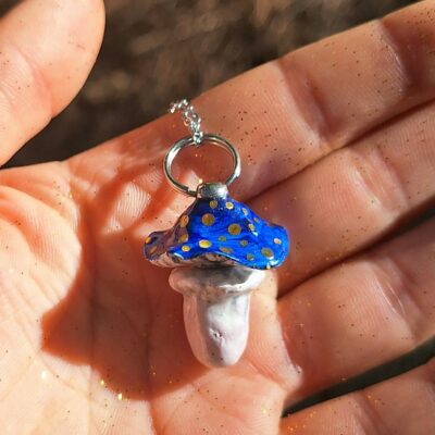 Pendentif Champignon Secret Magique Luminescent en Résine et Argile Polymère