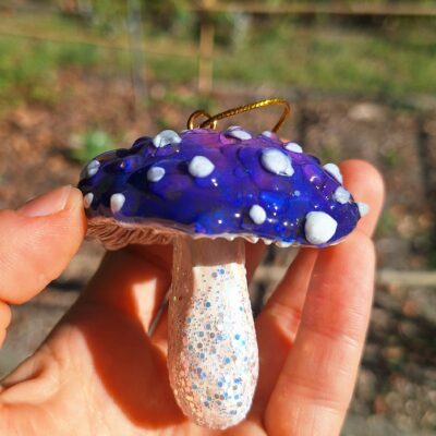 Suspension de Noël champignon amanite violet et nacré
