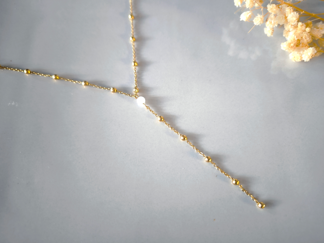 Collier pierre naturelle jade blanc et chaine à billes en acier inoxydable doré