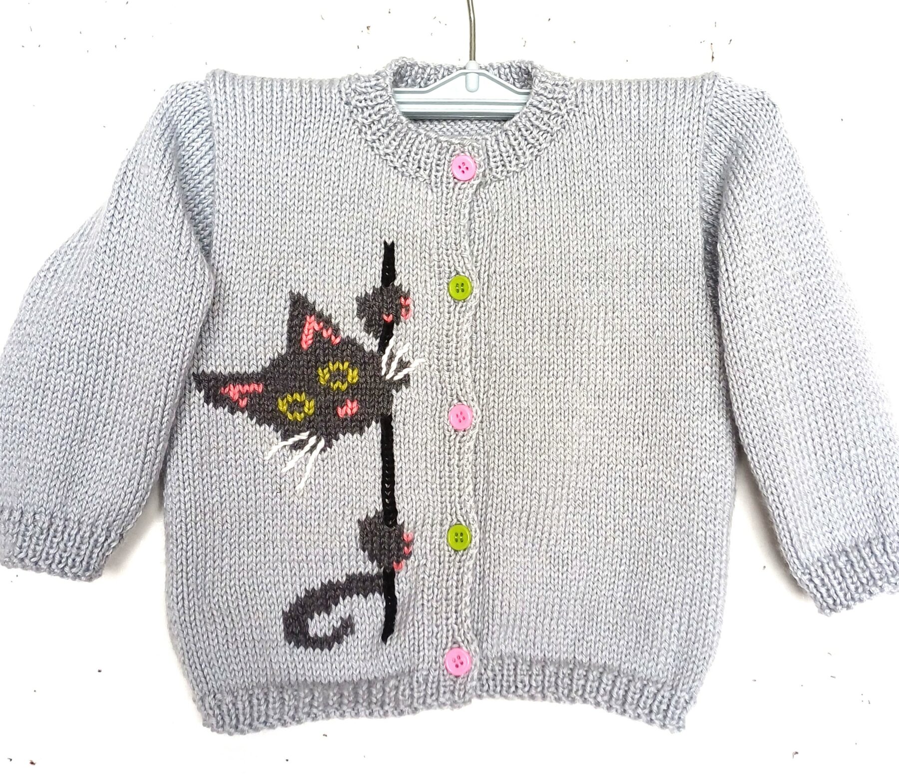 Gilet tricot main, avec un chat, pour bébé de 6 mois