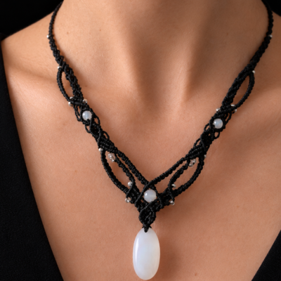 Collier Macramé Noir Pierre De Lune .Bijou Unique .Lithothérapie