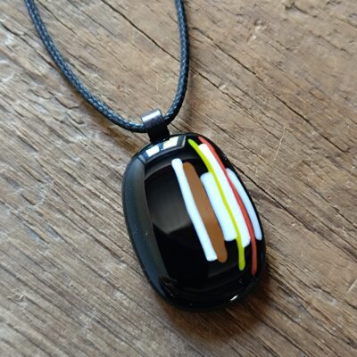 Pendentif en verre fusionné fait à la main avec collier