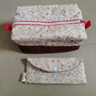 Trousse de toilette "AUTOMNE" grand modèle, beige chocolat/galon cœur rouge et son etui coordonné