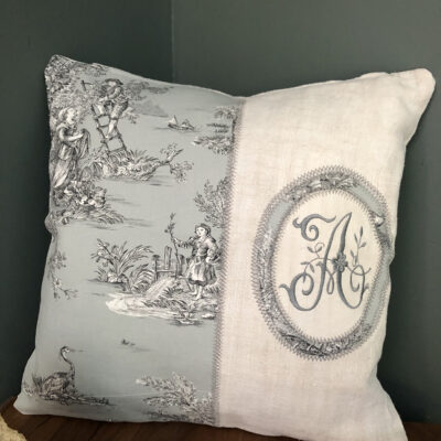 housse de coussins 45x45 toile de jouy et broderie A