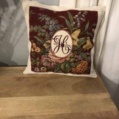 housse de coussins 45x45 jacquard fleuri , toile de lin et broderies H