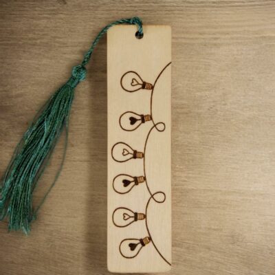 Marque-page ampoules cœurs fait main bois