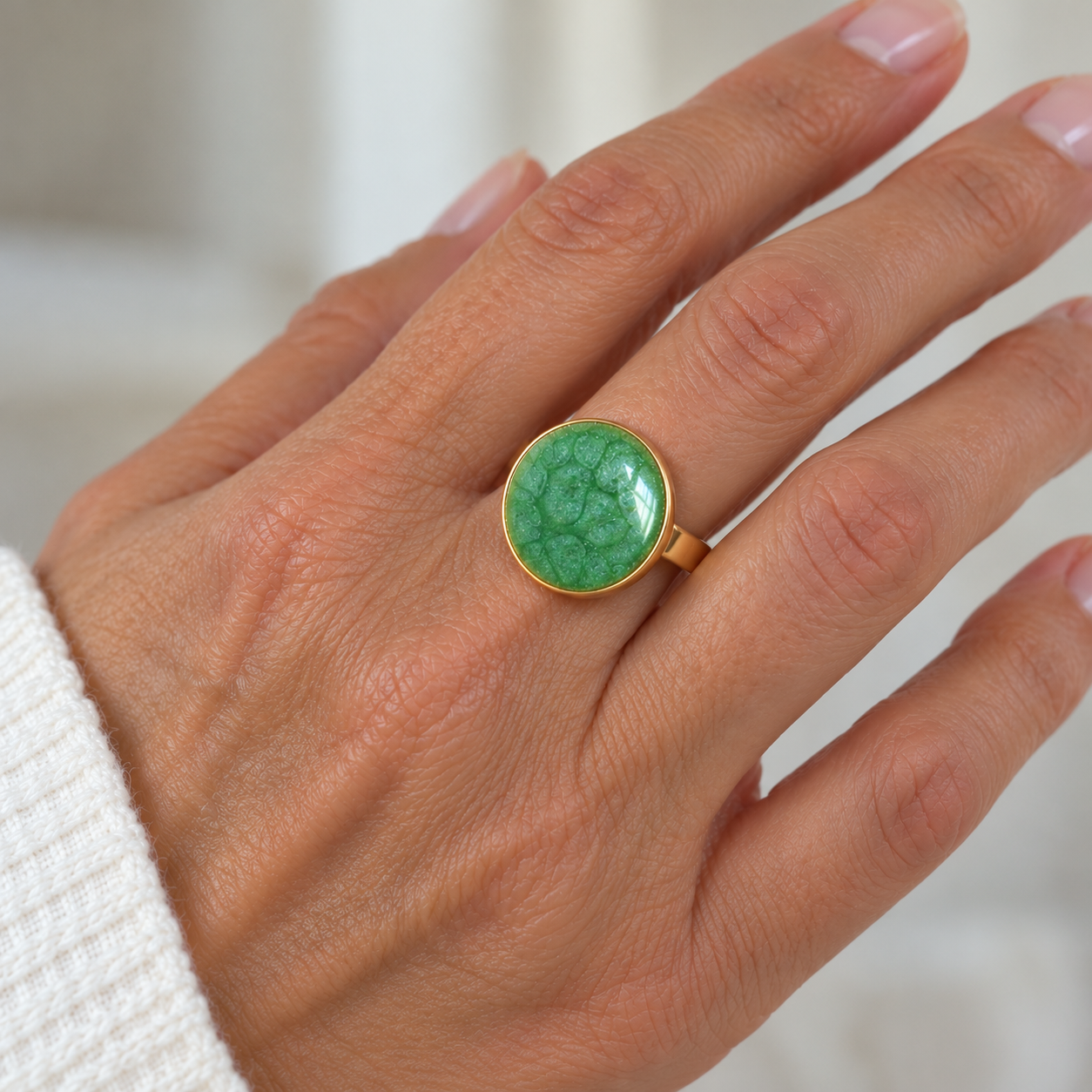 bague verte et dorée