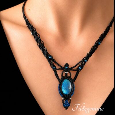 Collier Macramé Noir Et Bleu Avec Labradorite Naturelle Bleue- Fait Main – Bijou Bohème Unique